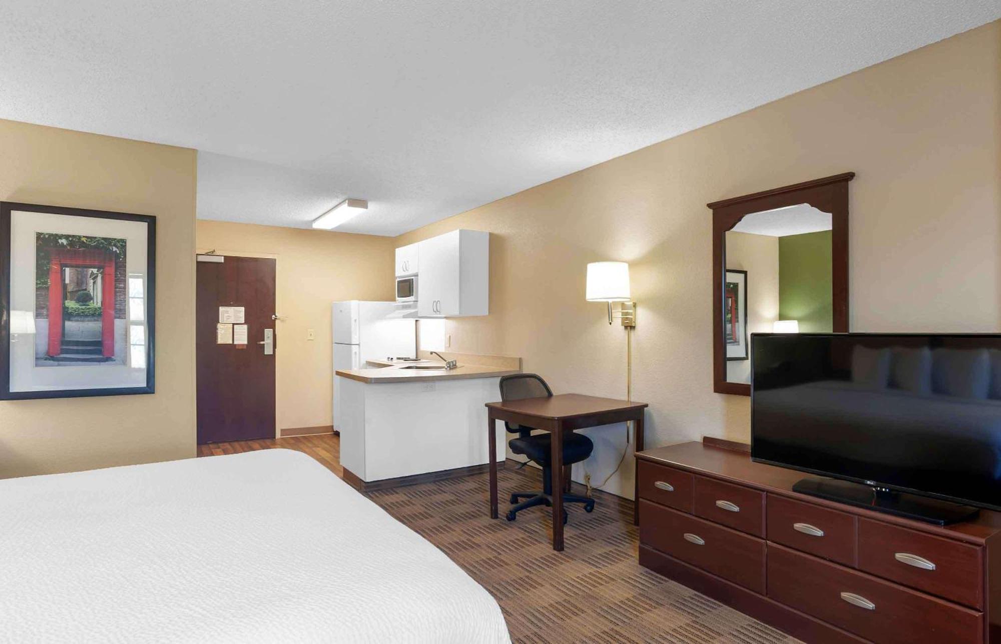 Extended America - - Franklin Hotel