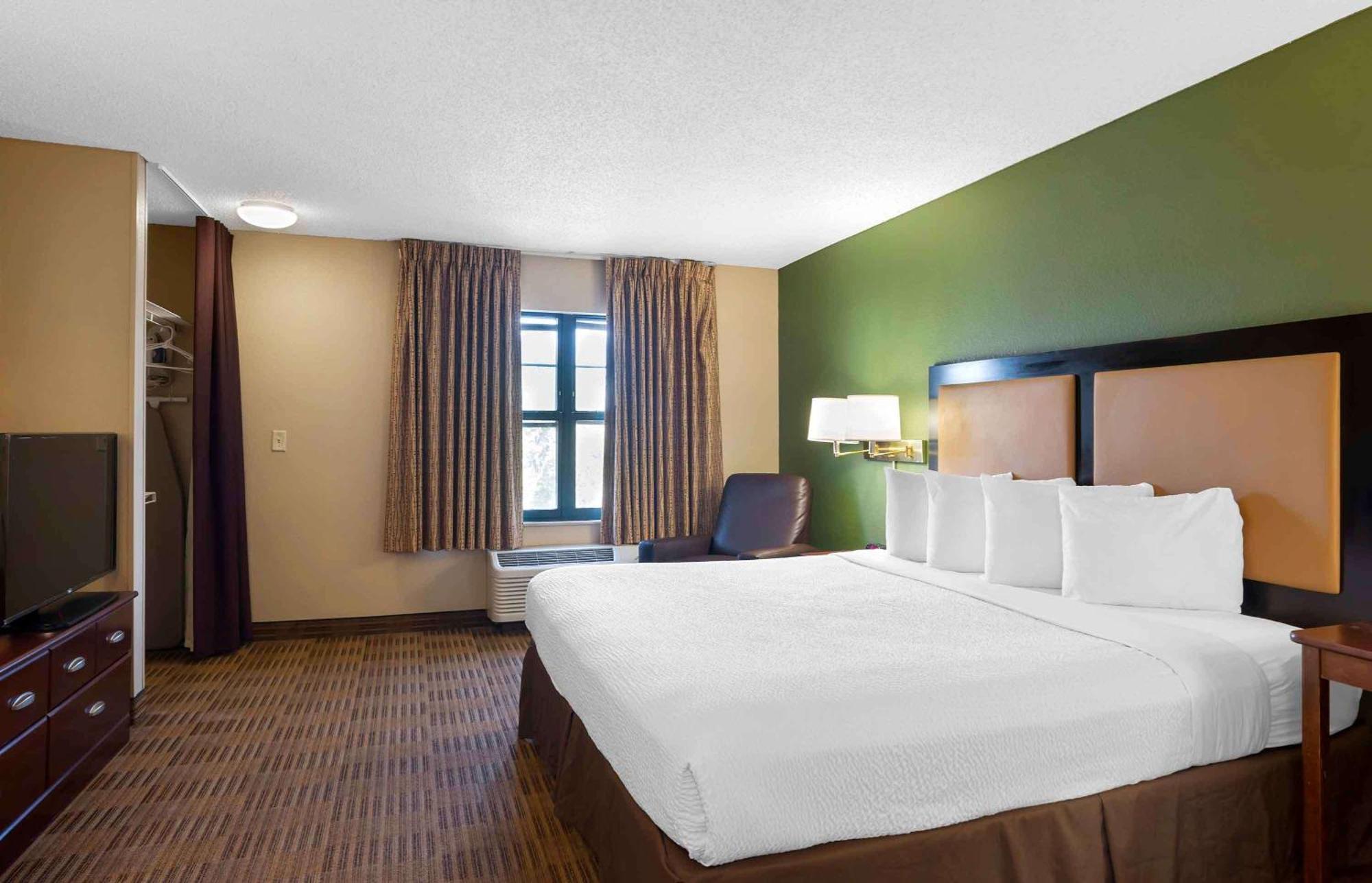 Extended America - - Franklin Hotel Somerset