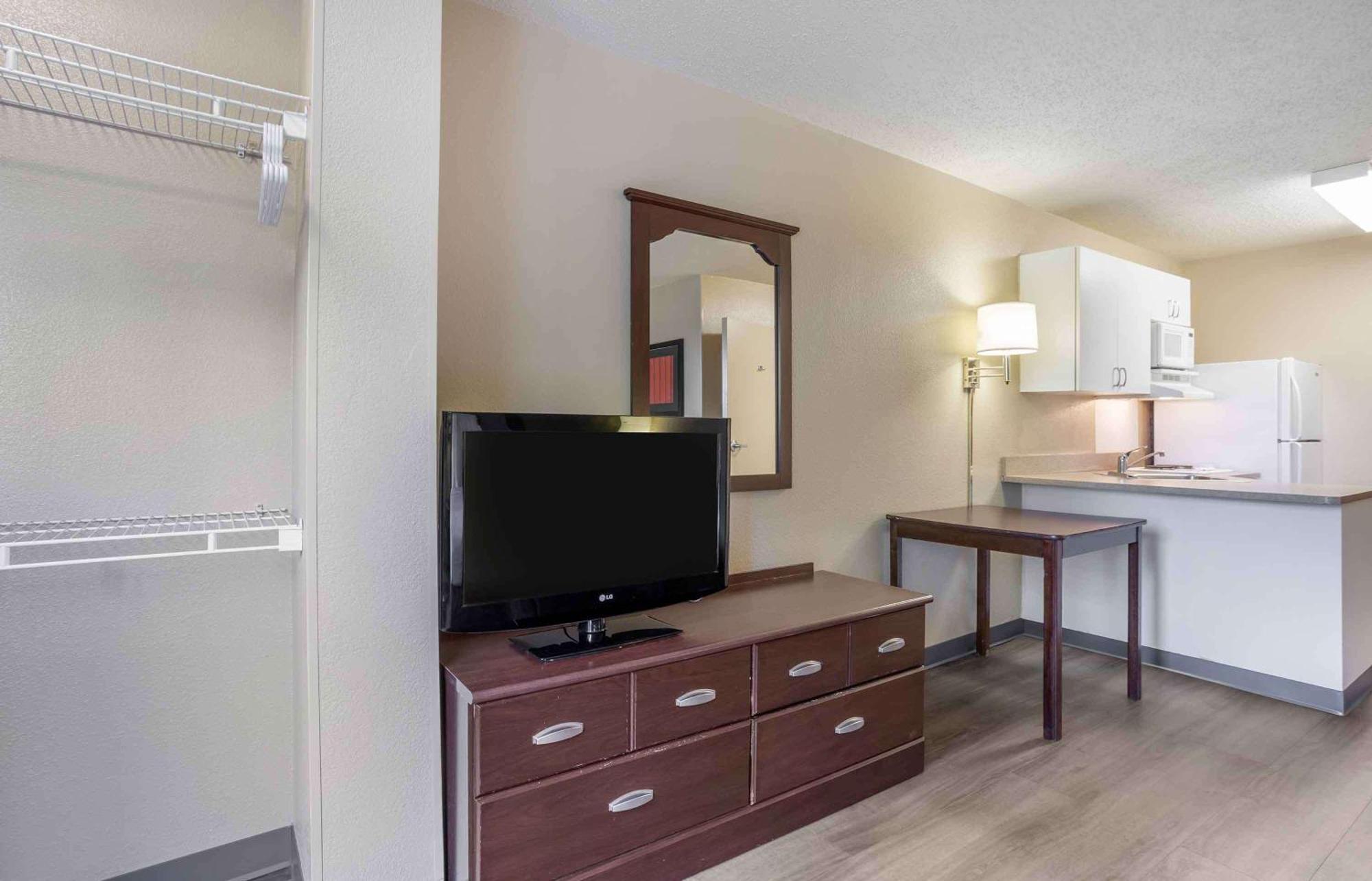 Extended America - - Franklin Hotel